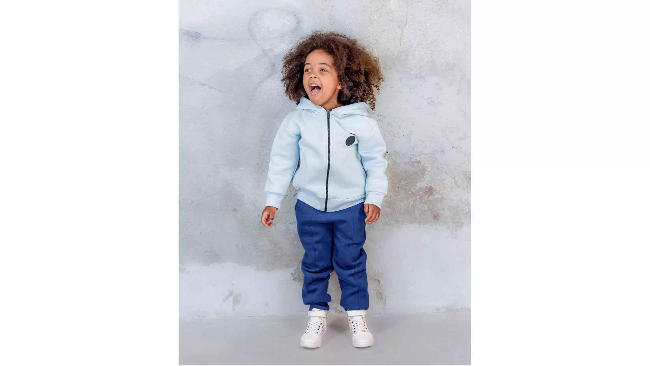 Костюм голубой, на замке с капюшоном